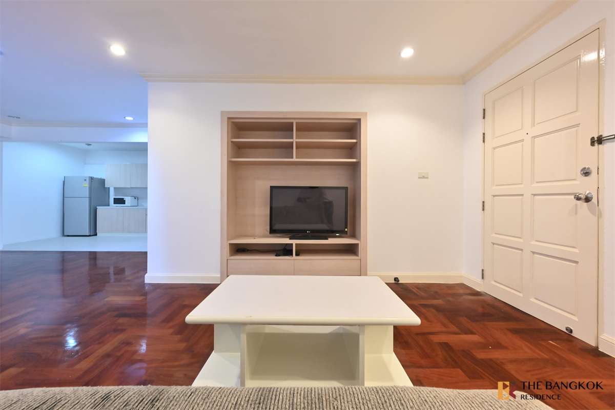 picture Baan Suanpetch near BTS Phrom Phong Live the Luxury Style in a High-potential Location - 2/10