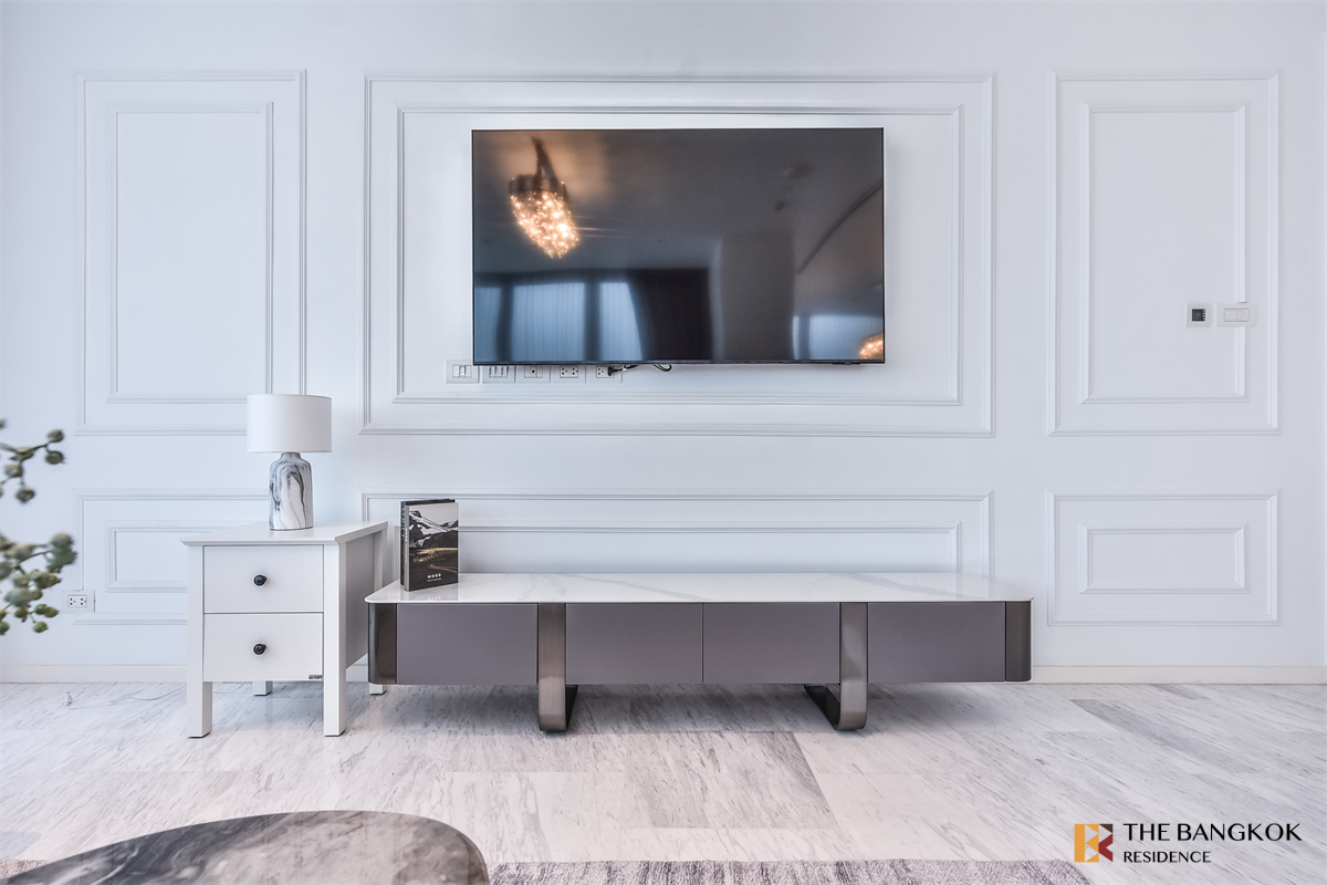 picture Luxury Condo in Central City Location Four Seasons Private Residences - 3/10