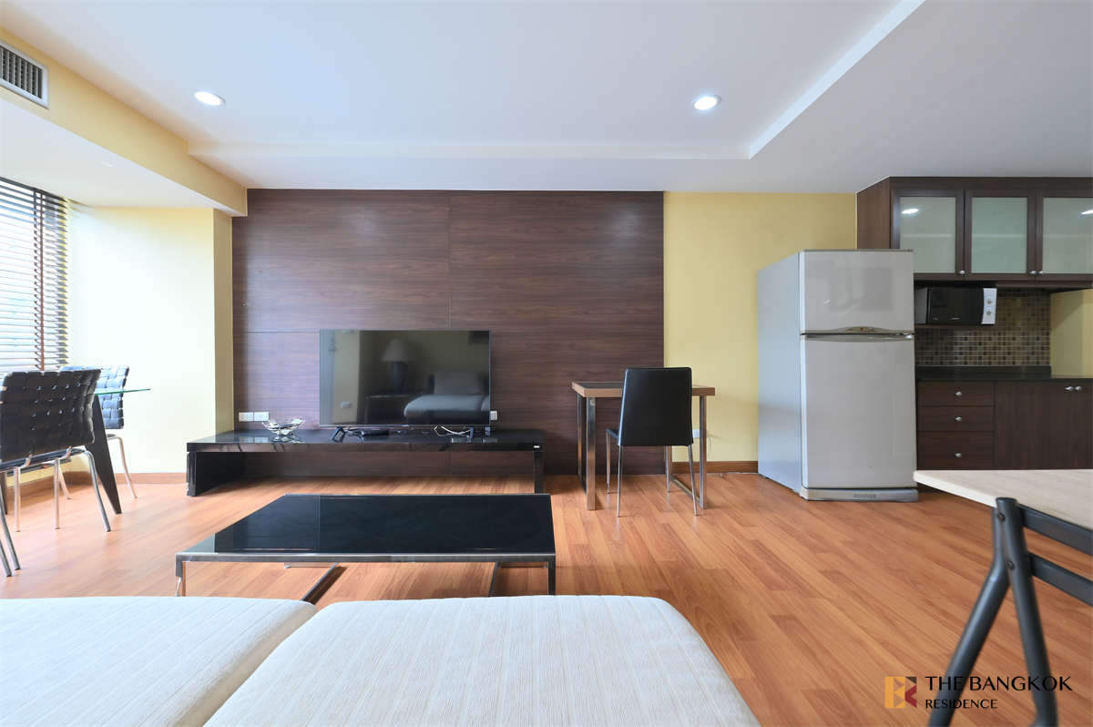 picture Luxuriously Elevated Unit The Trendy Condominium near BTS Asok - 2/10
