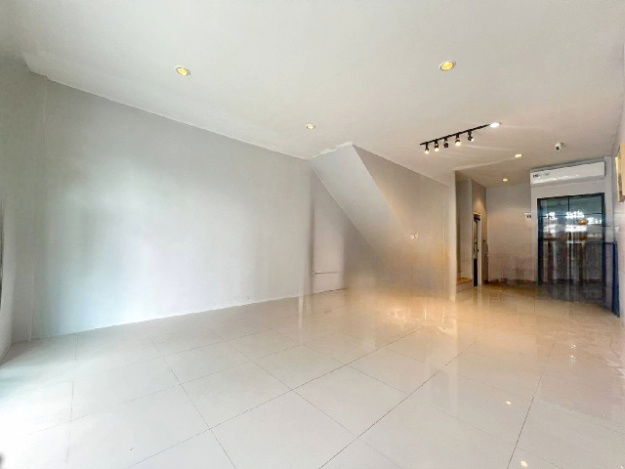 picture Kingkaew Market 1.5 km. HomePro Suvarnabhumi 1.4 km. For sell 2-storey commercial building  - 5/8