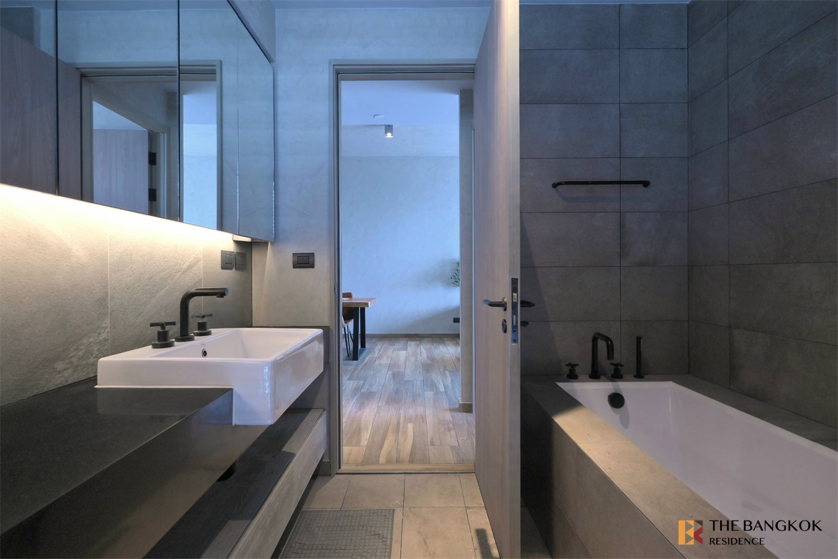 picture Ultimate Luxury Lifestyle with Convenience The Lofts Asoke near MRT Phetchaburi Station - 5/10