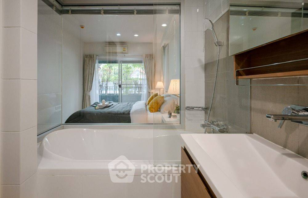 picture 2-BR Condo at The Seed Musee Sukhumvit 26 near BTS Phrom Phong (ID 1573887) - 43/44