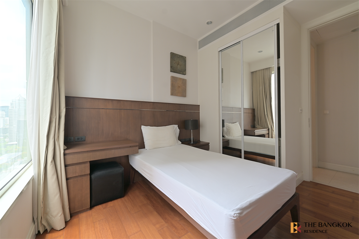 picture Ultimate Luxury Lifestyle with Convenience Q Langsuan near BTS Ratchadamri - 1/10