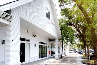เช่าสำนักงาน ชลบุรี : ออฟฟิศ สำนักงาน Office ร้านขายของ ให้เช่า ไอเพลส แหลมฉบัง ติดถ.สุขุมวิท อ.ศรีราชา จ.ชลบุรี