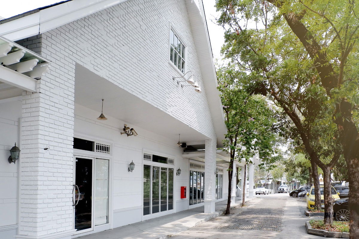 รูป ออฟฟิศ สำนักงาน Office ร้านขายของ ให้เช่า ไอเพลส แหลมฉบัง ติดถ.สุขุมวิท อ.ศรีราชา จ.ชลบุรี - รูปที่ 1/9