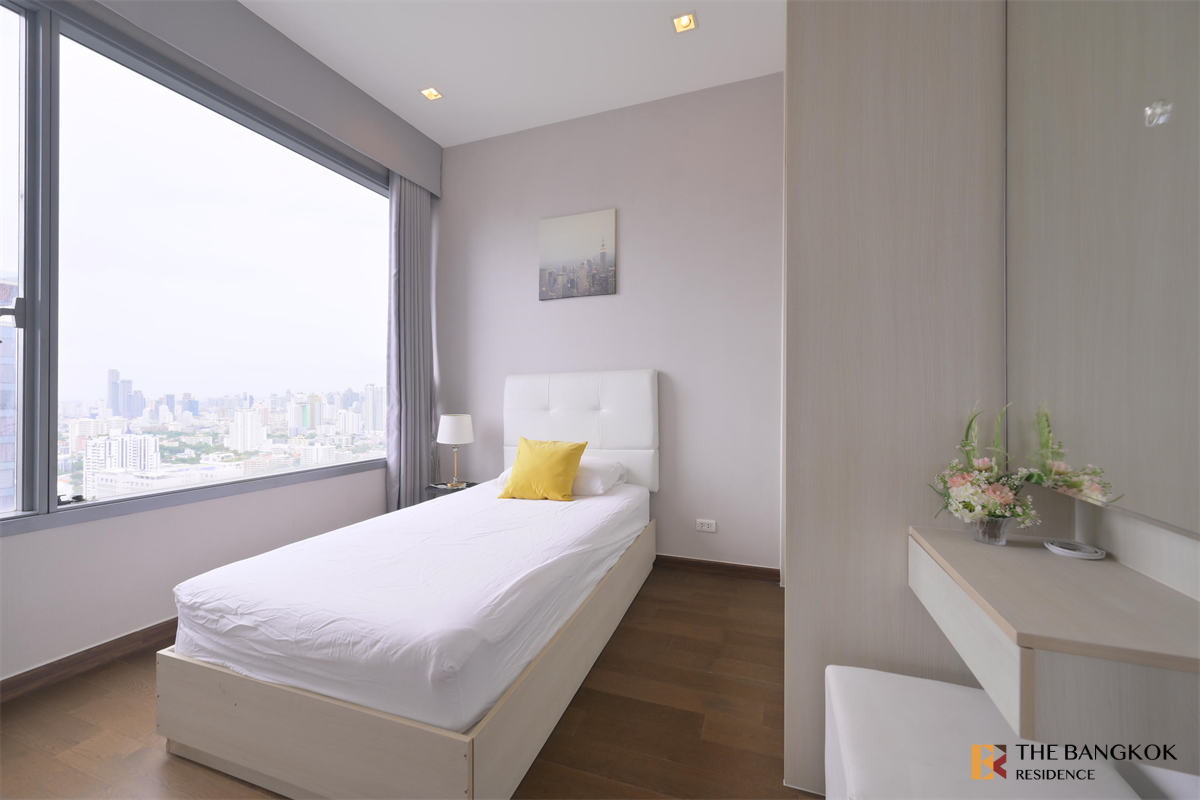 picture Q Asoke near MRT Phetchaburi Station Ultimate Luxury Lifestyle with Convenience - 1/10