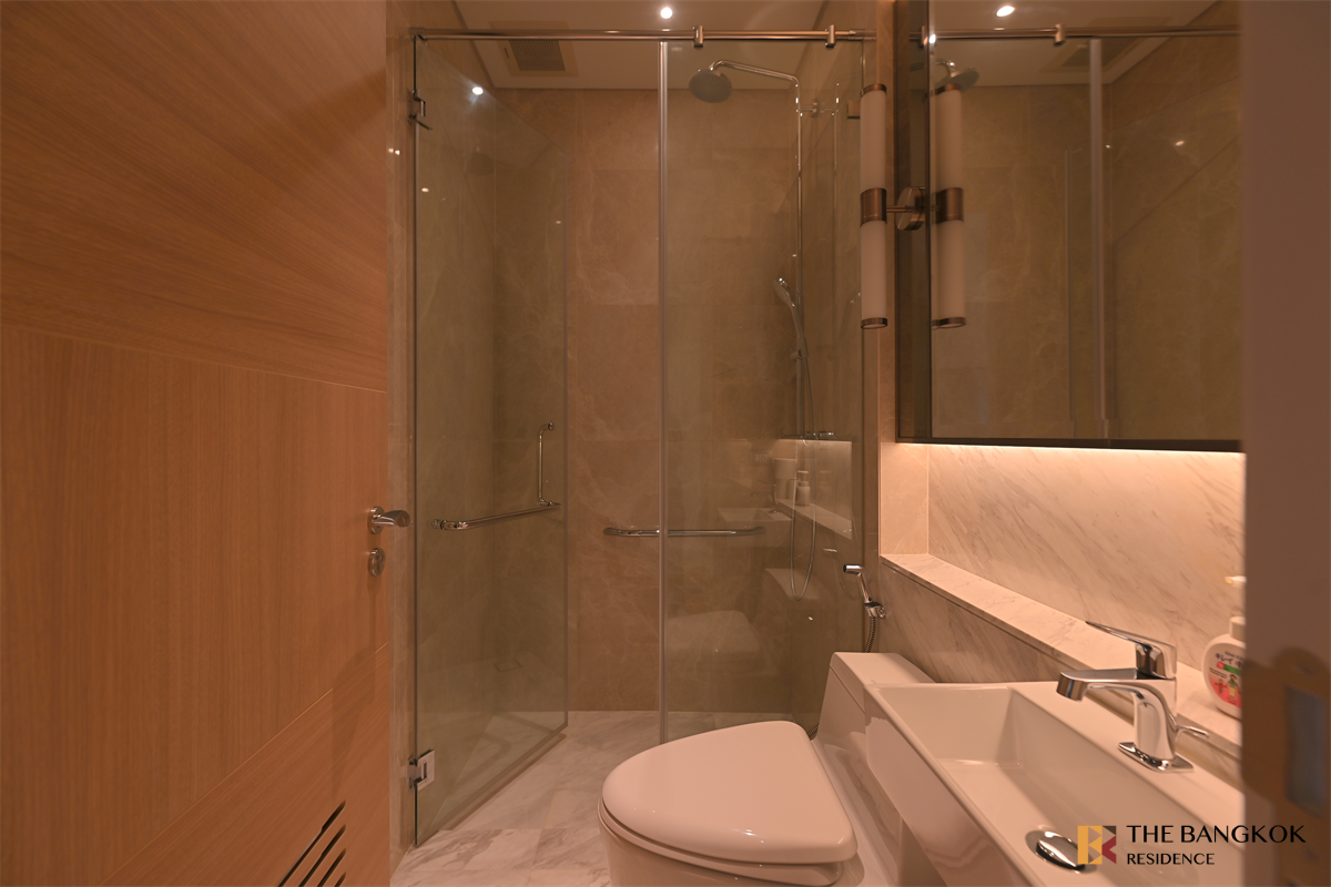 picture Luxury Unit, Ready for You Without the Wait Sindhorn Residence - 2/10