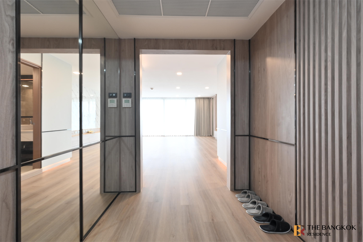 picture Somkid Gardens Ultimate Luxury Lifestyle with Convenience near BTS Phloen Chit - 6/10