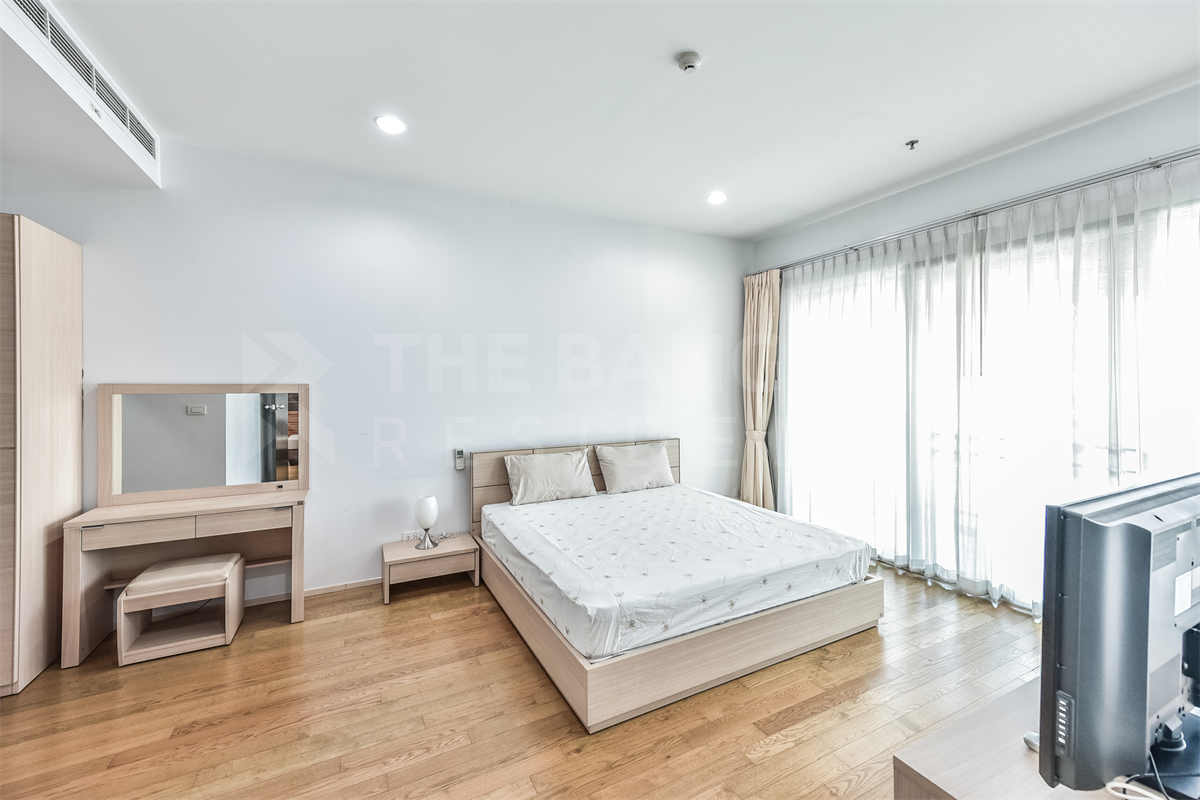 picture Ultimate Luxury Lifestyle with Convenience The Madison Condominium Sukhumvit 41 near BTS Phrom Phong - 2/10