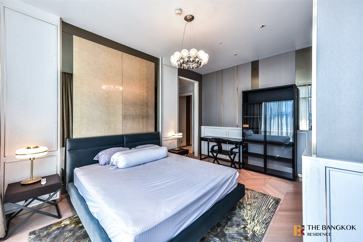 picture Four Seasons Private Residences  Luxuriously Elevated Unit - 10/10