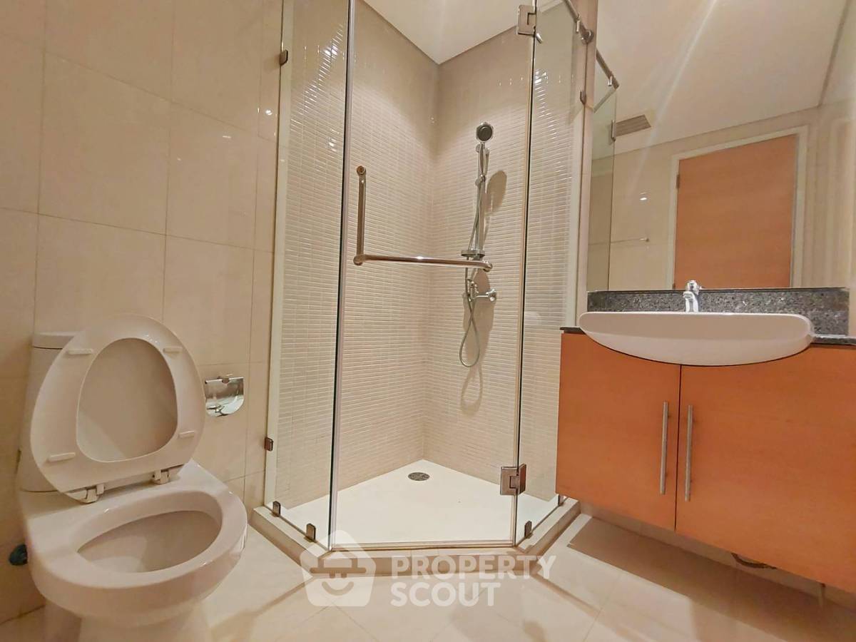 picture 2-BR Condo at Fullerton Sukhumvit near BTS Ekkamai (ID 804935) - 2/9