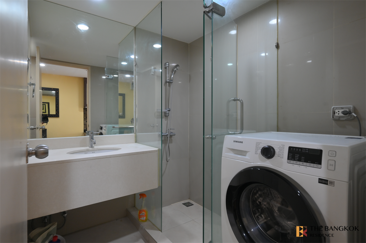 picture Luxuriously Elevated Unit The Trendy Condominium near BTS Asok - 7/10