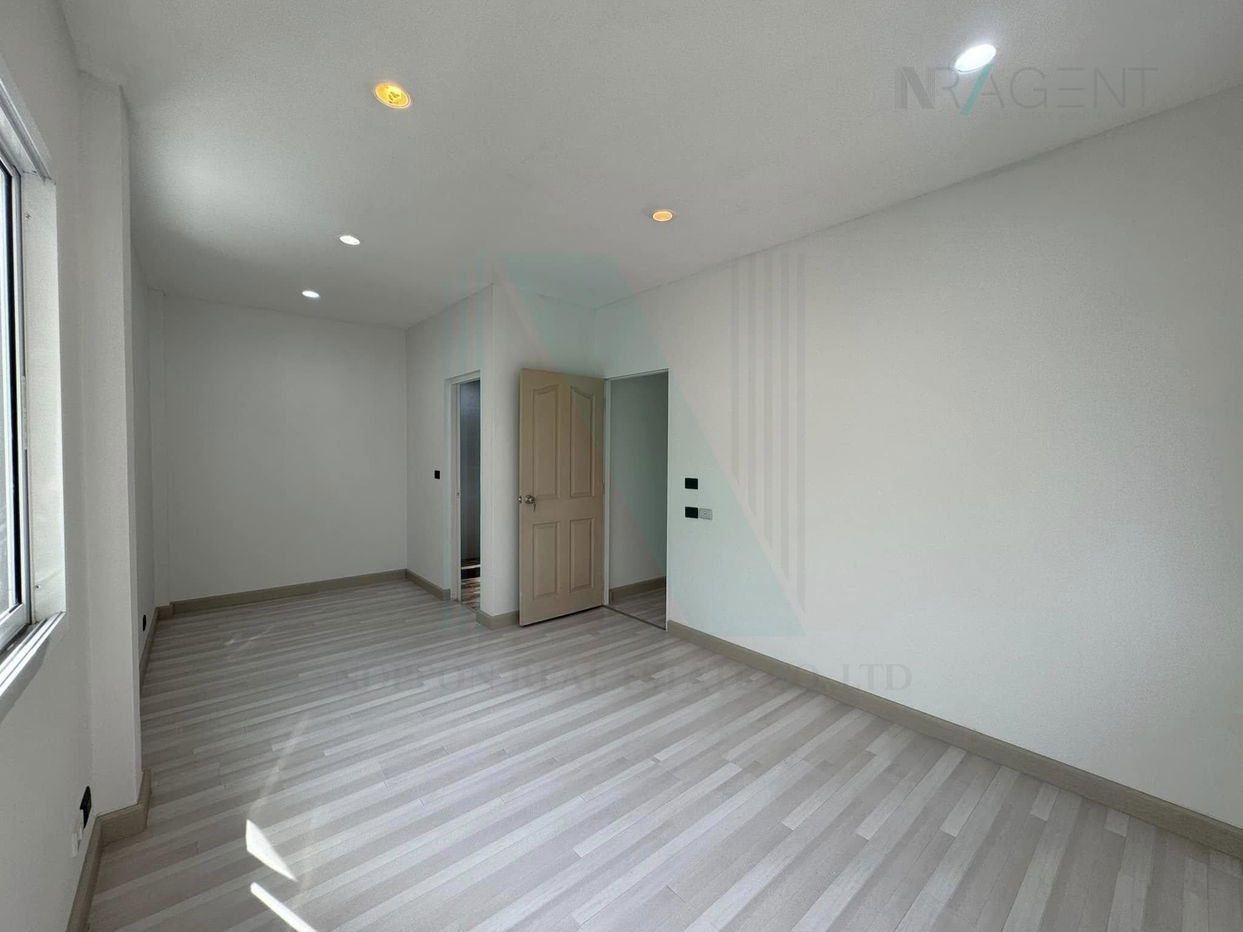 picture 🎉 For Sell House VARAROM PRACHAUTHIT 98 2-story 3 bedroom 3 bathroom - 2/8