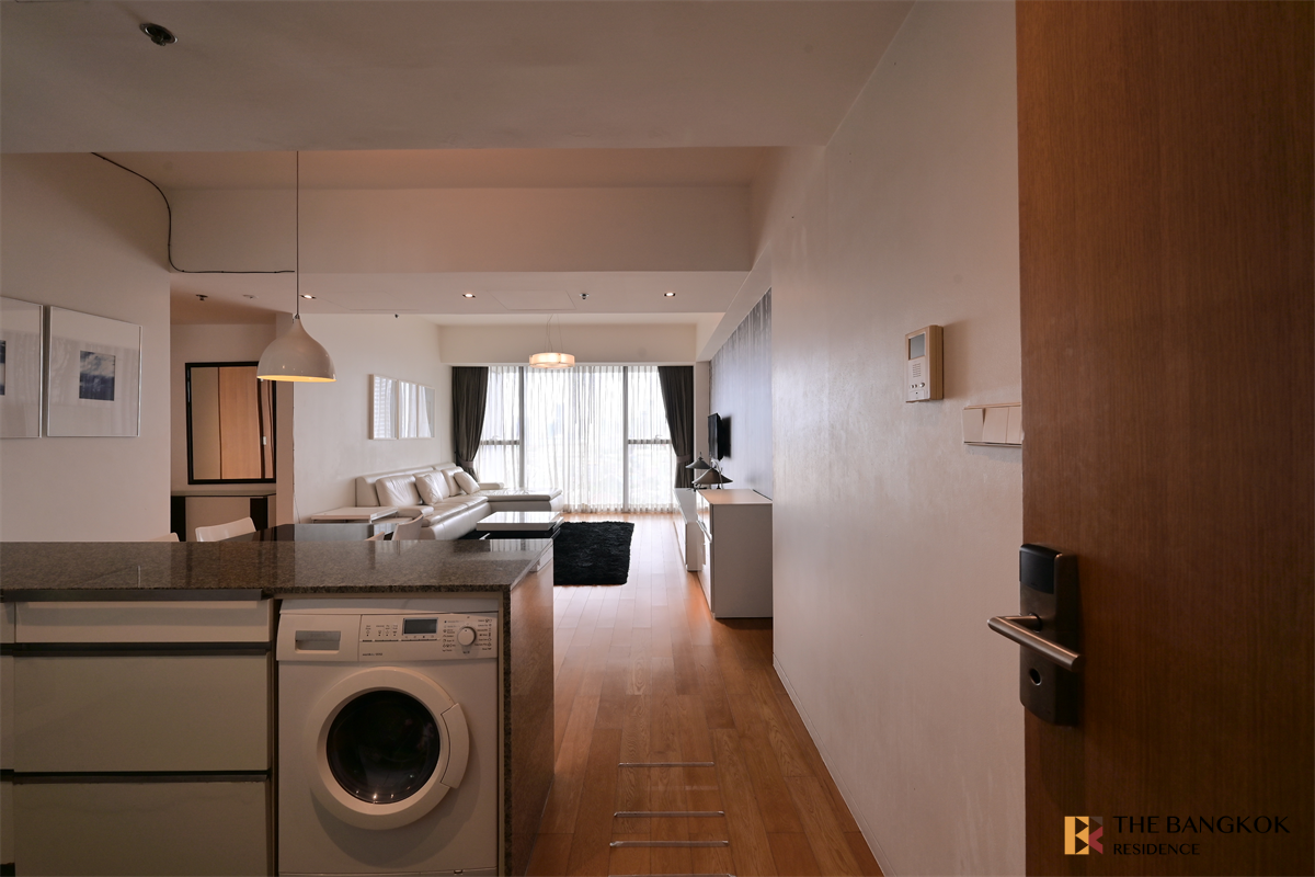 picture The Met Luxury Condo in Central City Location - 4/10