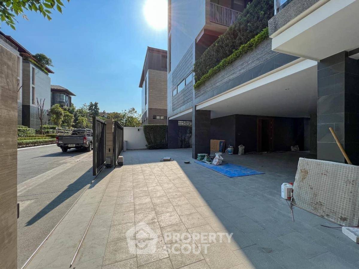 picture 4-BR House near MRT Khlong Toei (ID 1965944) - 4/30