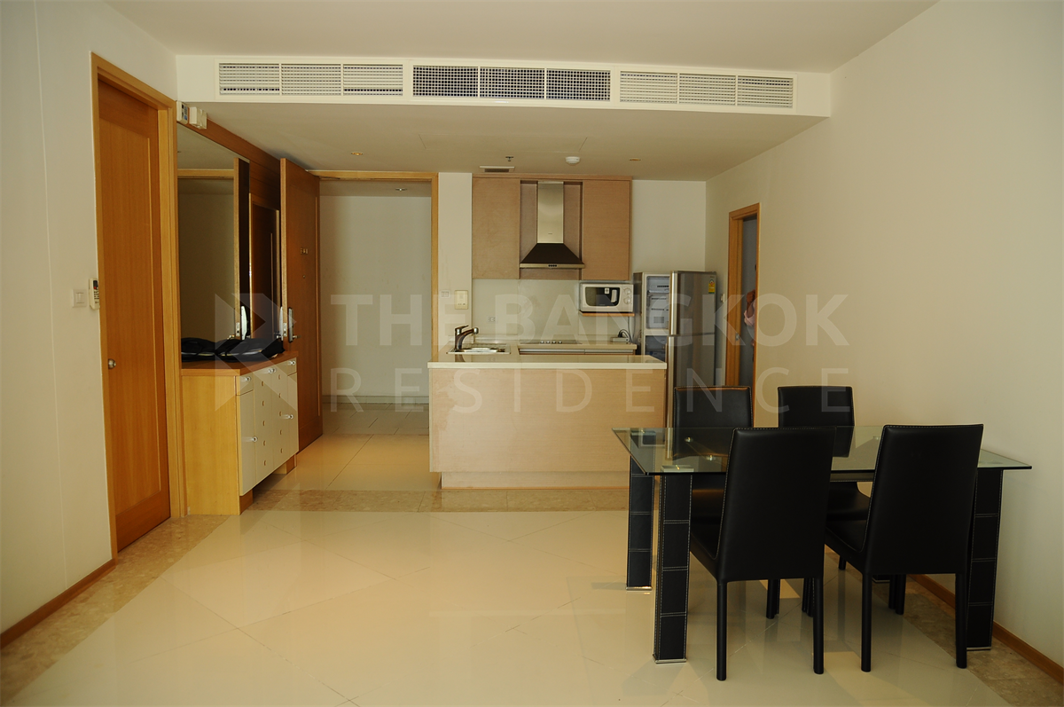 picture The Empire Place  Luxury Unit, Ready for You Without the Wait - 3/10