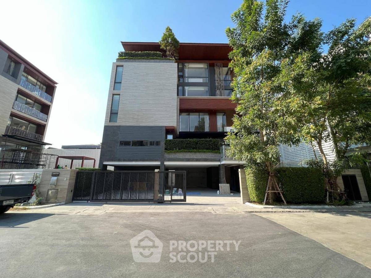 picture 4-BR House near MRT Khlong Toei (ID 1965944) - 3/30