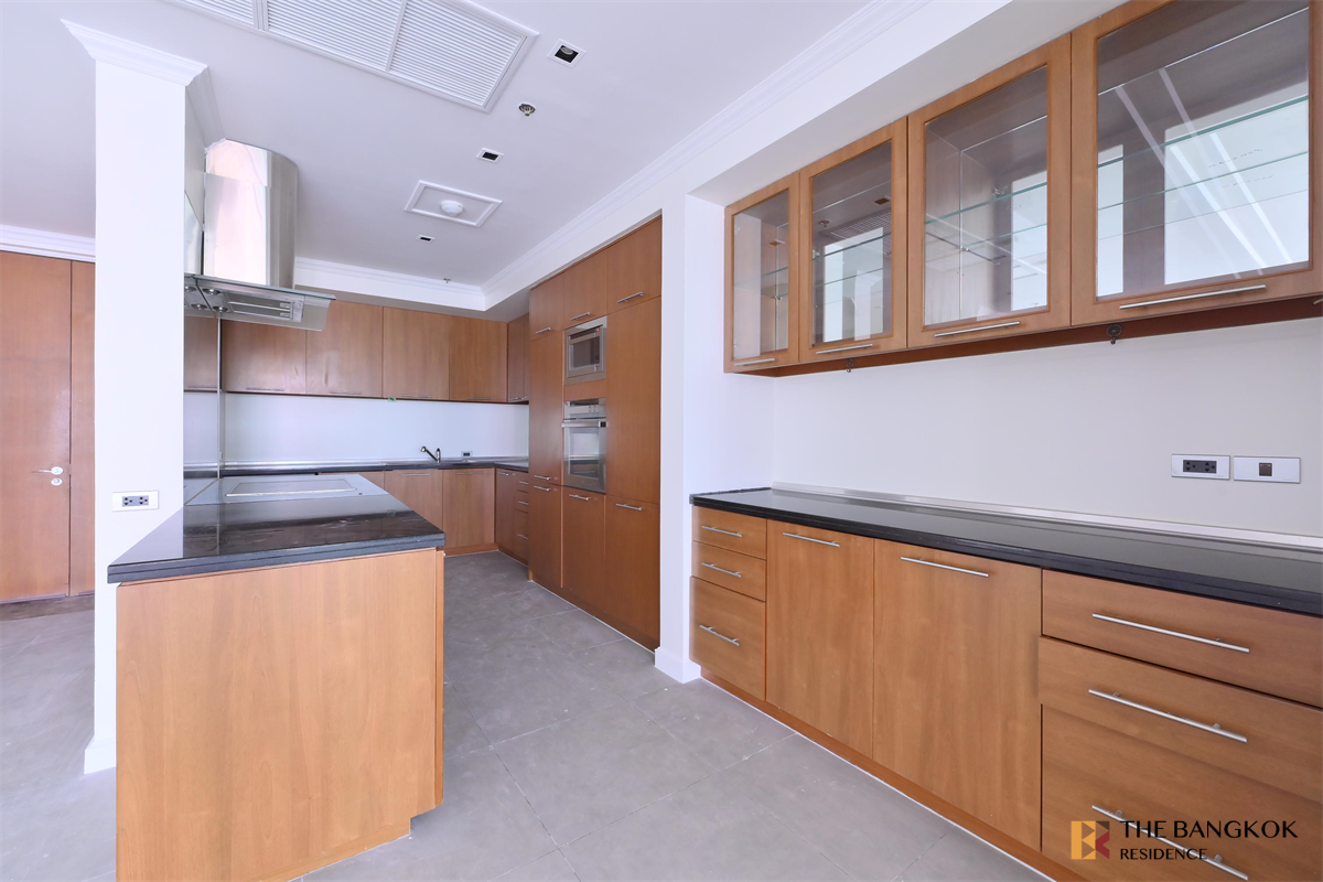 picture Ultimate Luxury Condo in Business District The Lakes near BTS Asok - 1/10