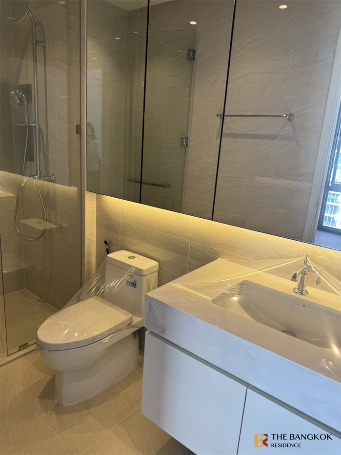 picture Ultimate Luxury Lifestyle with Convenience Muniq Langsuan - 1/10