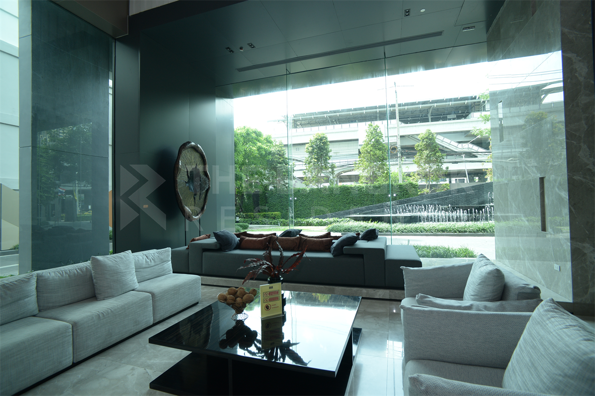 picture The Room BTS Wongwianyai Luxuriously Elevated Unit near BTS Wongwian Yai - 5/9