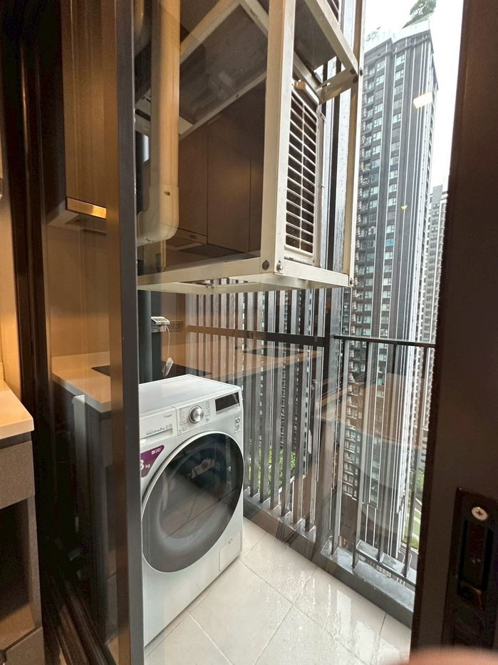 picture Life Asoke Hype condominium is located near the MRT - 5/7
