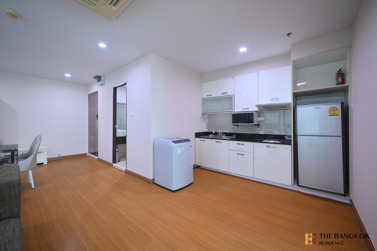 picture Sukhumvit Living Town The Privilege of Luxury in an Economic Hub Location near MRT Phetchaburi Station - 6/10