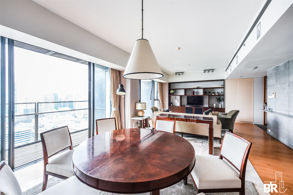picture The Privilege of Luxury in an Economic Hub Location The Met - 7/10