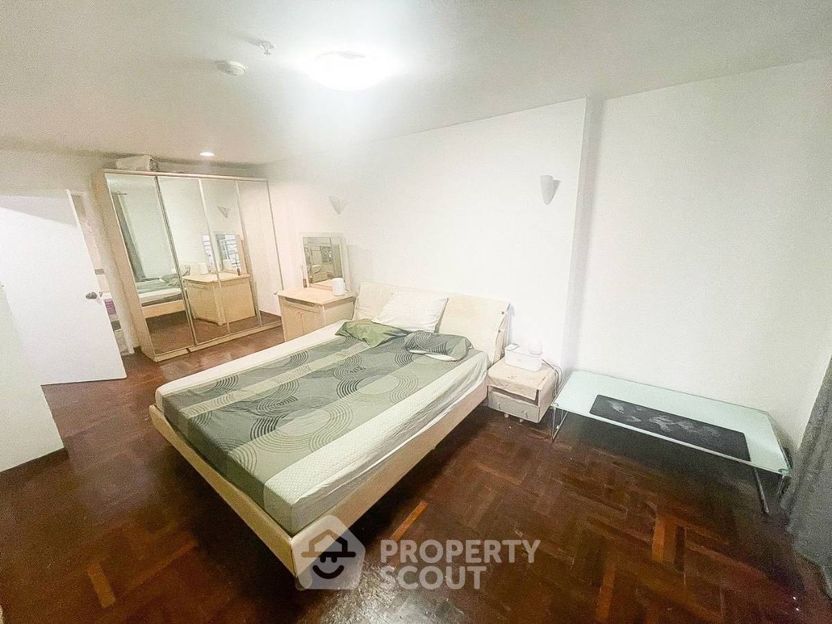 picture 2-BR Condo at Asoke Place near MRT Sukhumvit (ID 2165264) - 1/7