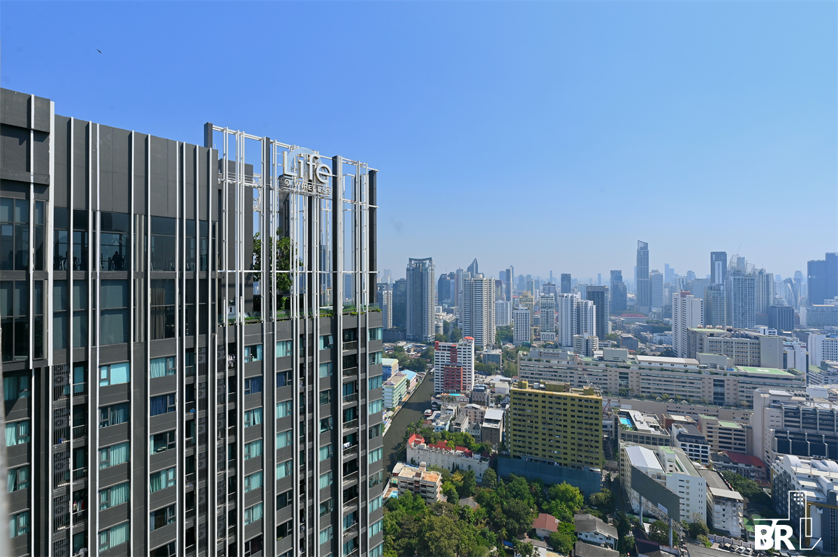 picture Life One Wireless Premium Luxury Condo in Prime Location - 1/9