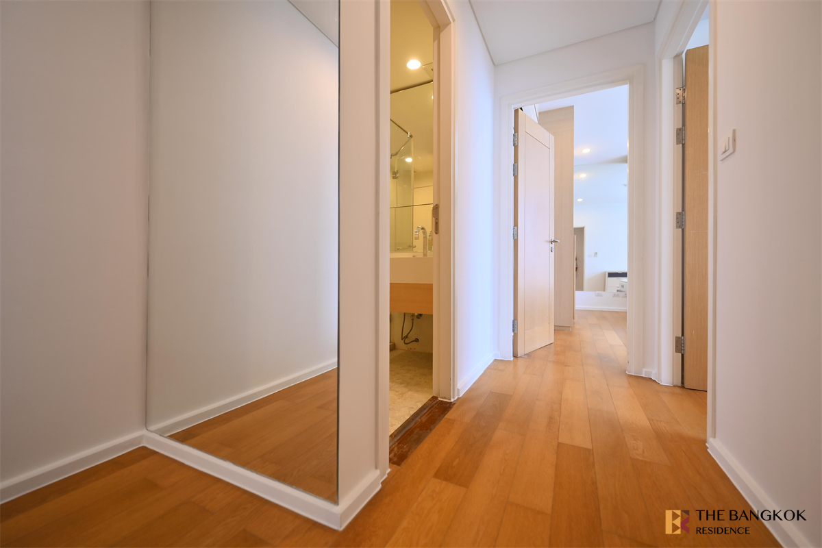 picture Luxury Condo at Special Price Wind Sukhumvit 23 near MRT Sukhumvit Station - 2/10