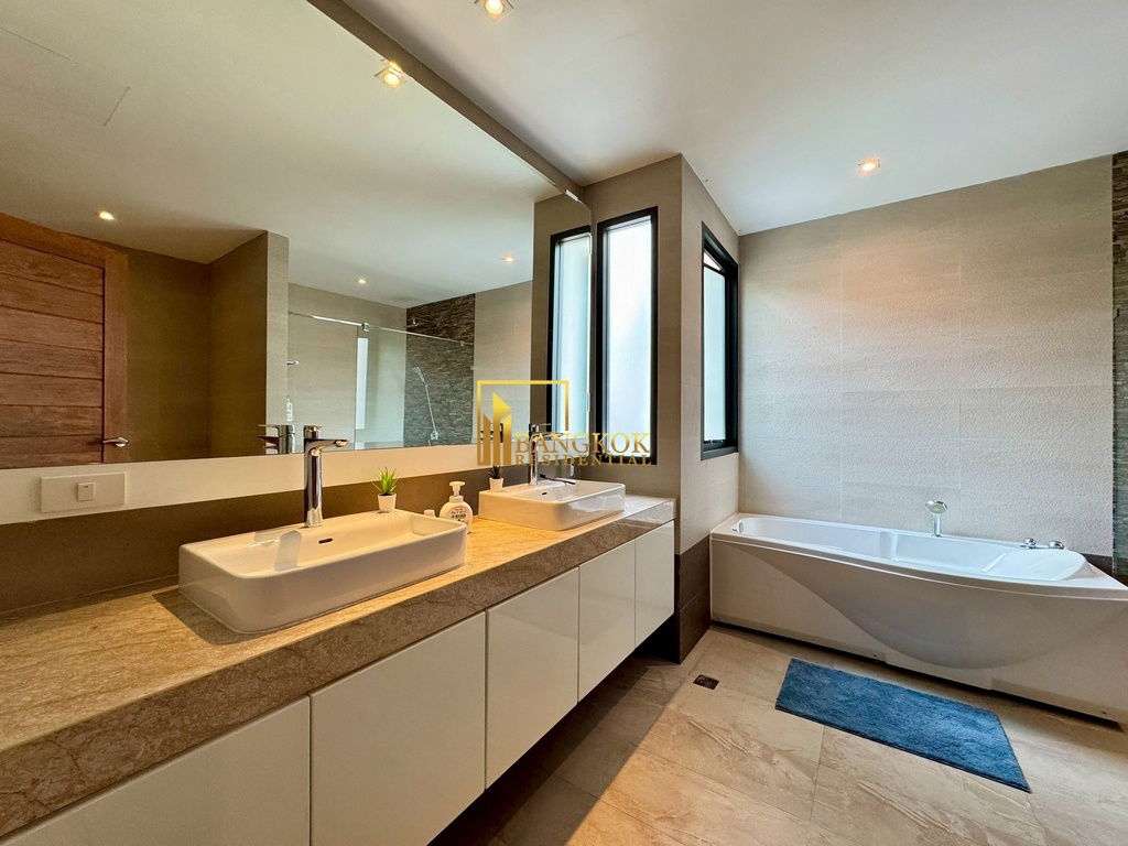 รูป EM Villa - 3 Storey 4 Bedroom House With Pool in Phrom Phong - BR7508SH - รูปที่ 38/60