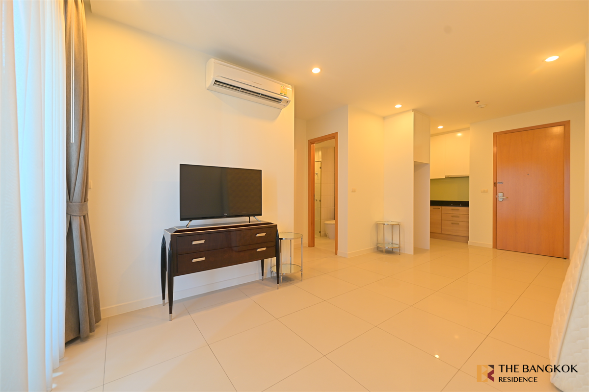 picture Easy Travel, Fully Utilized Space Circle Condominium - 1/10