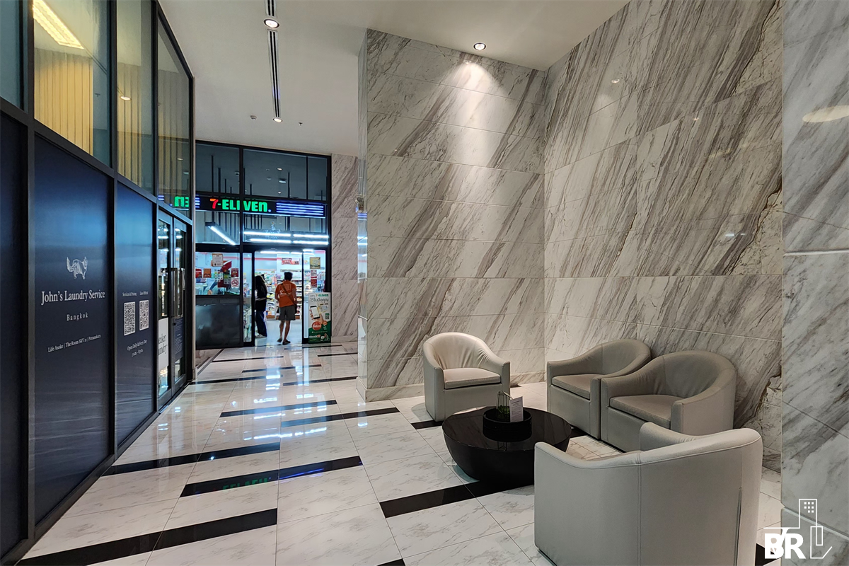 picture Premium Luxury Condo in Prime Location Life Asoke near MRT Phetchaburi Station - 3/9