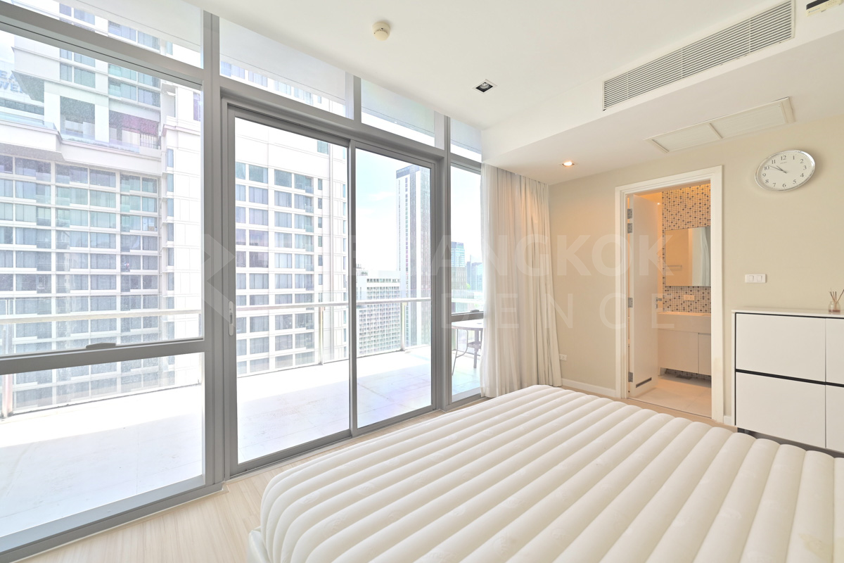 picture The Privilege of Luxury in an Economic Hub Location The Room Sukhumvit  21 - 2/10