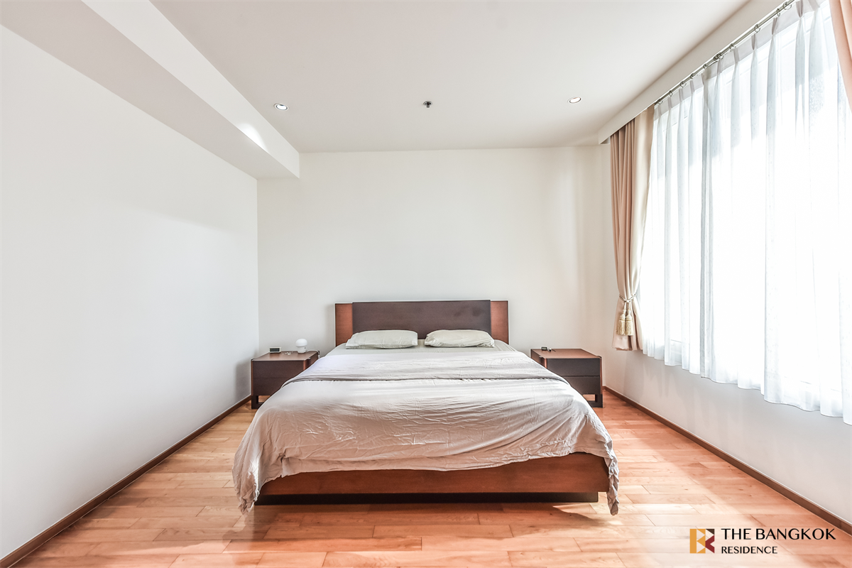 picture The Empire Place Luxury Condo at Special Price - 9/10