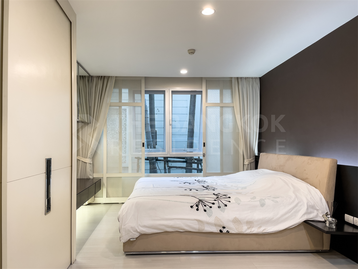 picture The Bangkok Sathorn-Taksin near BTS Krung Thonburi Luxury Unit, Ready for You Without the Wait - 2/10