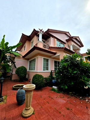 Houses for rent : For rent nantawan suvarnaphumi 4bed 3bath 1maid Line ID 0619636888