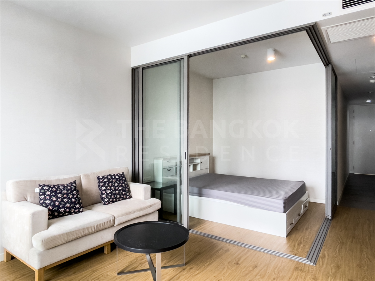 picture Luxury Condo Ready to Move-in at the Best Location Siamese Surawong near MRT Sam Yan Station - 2/10