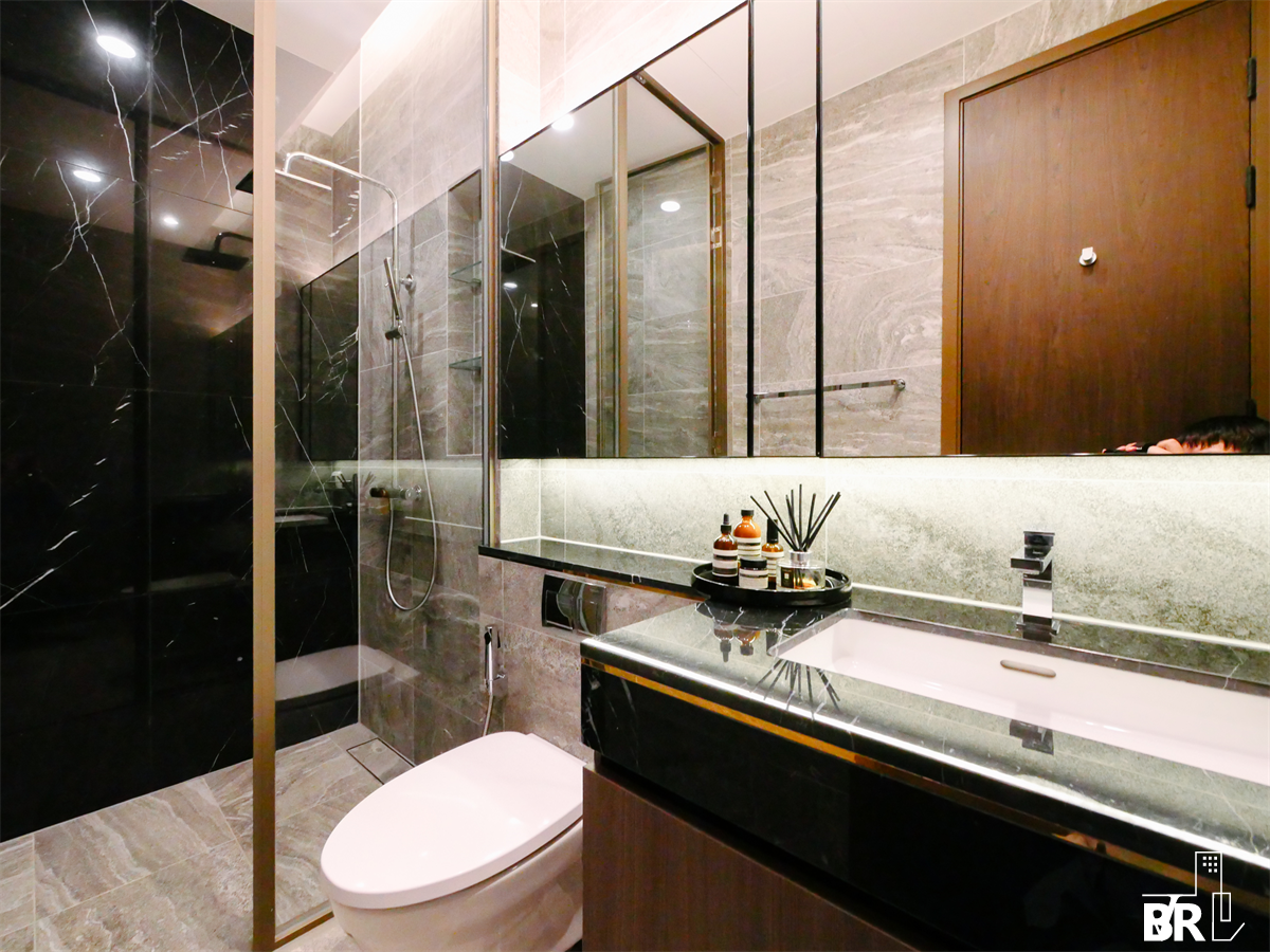 picture The Esse Sukhumvit 36  Luxury Condo in Central City Location - 1/10