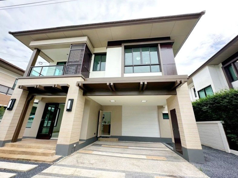 picture Best Deal! 2-Storey House at Setthasiri Watcharaphon – 54.6 sq.w. - 1/15