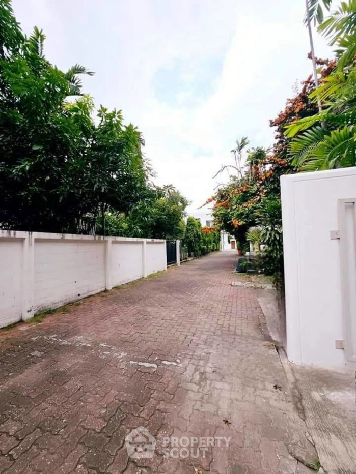 picture 4-BR Townhouse near MRT Sukhumvit (ID 2098222) - 2/20