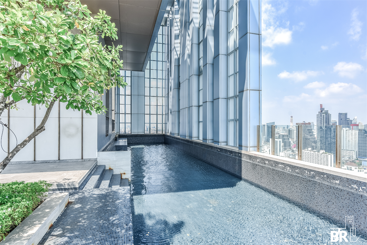picture The Diplomat Sathorn near BTS Surasak Live the Luxury Style in a High-potential Location - 1/9