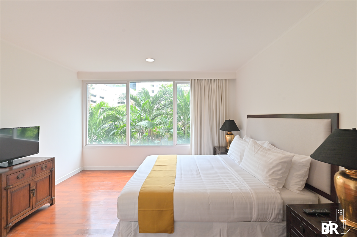picture Baan Siri Ruedee near BTS Phloen Chit Luxury Condo at Special Price - 5/9