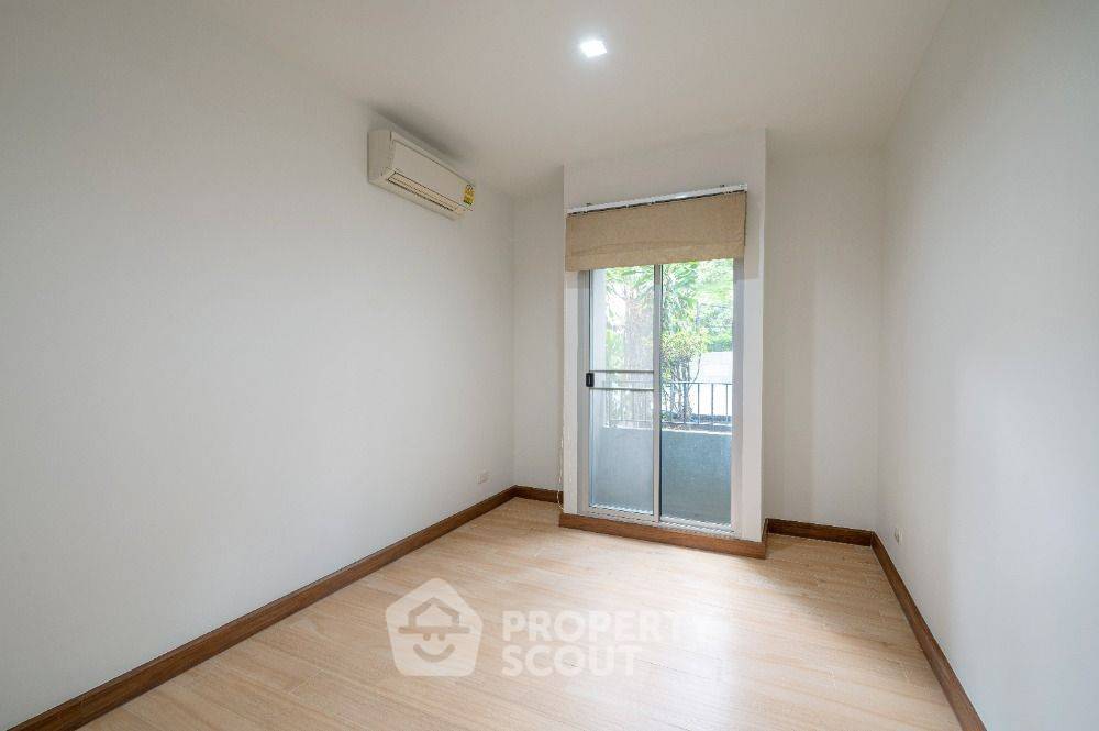 picture 2-BR Condo at The Seed Musee Sukhumvit 26 near BTS Phrom Phong (ID 1573887) - 37/44