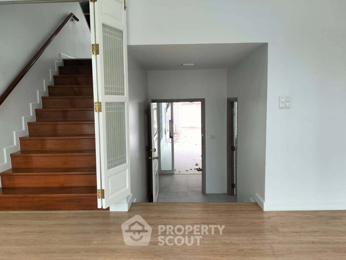 picture 4-BR Townhouse near MRT Sukhumvit (ID 2098222) - 11/20