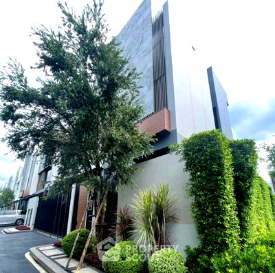 Houses for rent Ramkhamhaeng Road : 4-BR House at BuGaan Krungthep Kreetha in Hua Mak (ID 1788515)