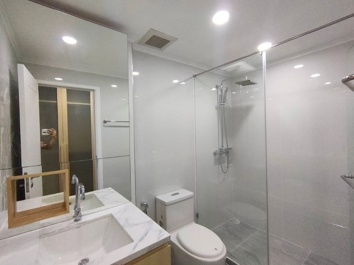 รูป ห้องใหญ่ 50 ตร.ม. 1 ห้องนอน แต่งสวย เฟอร์นิเจอร์ครบพร้อมเข้าอยู่ BTS Asoke (~600 m.) / MRT Sukhumvit (~500 m.) - รูปที่ 7/9