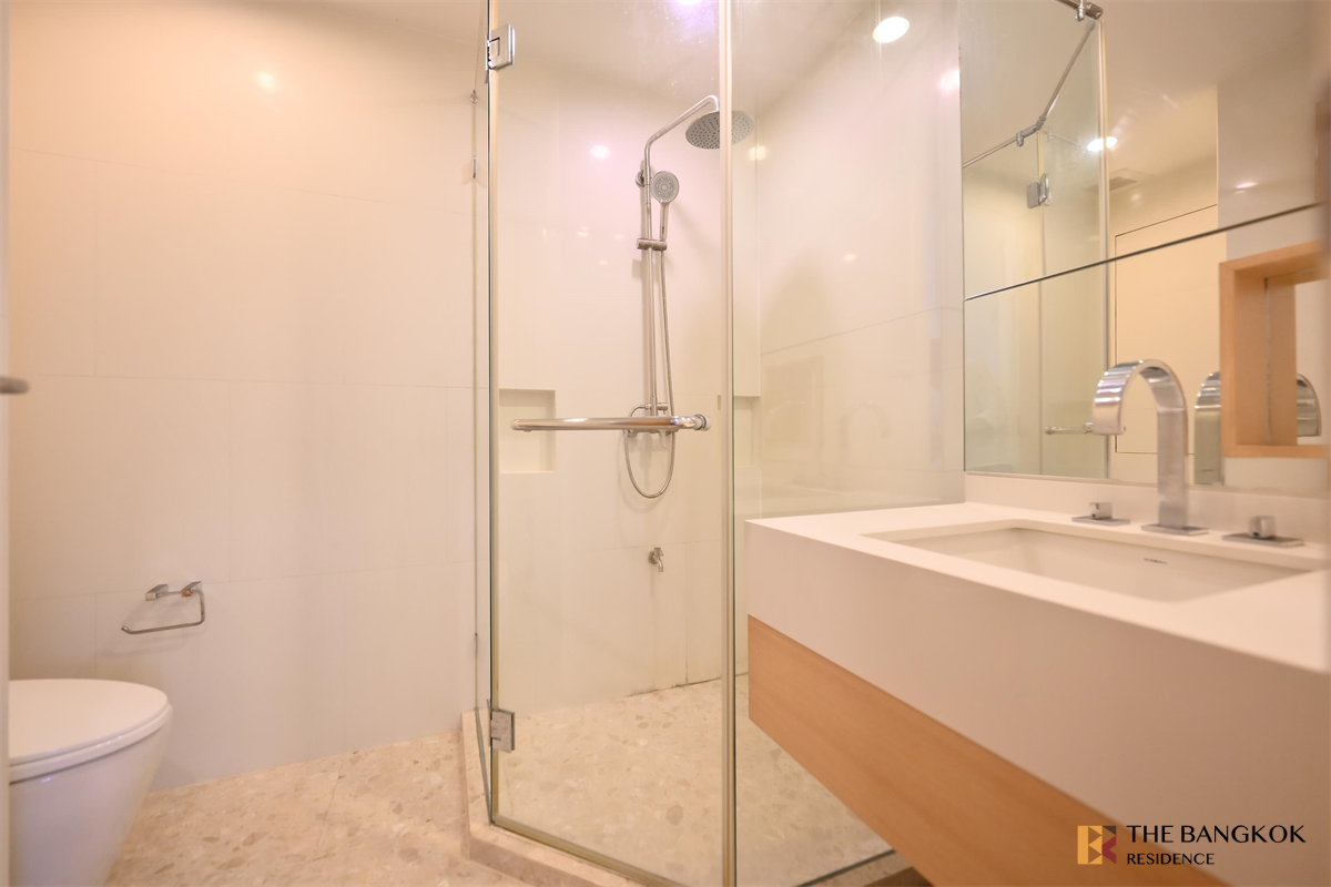 picture Luxury Condo at Special Price Wind Sukhumvit 23 near MRT Sukhumvit Station - 6/10