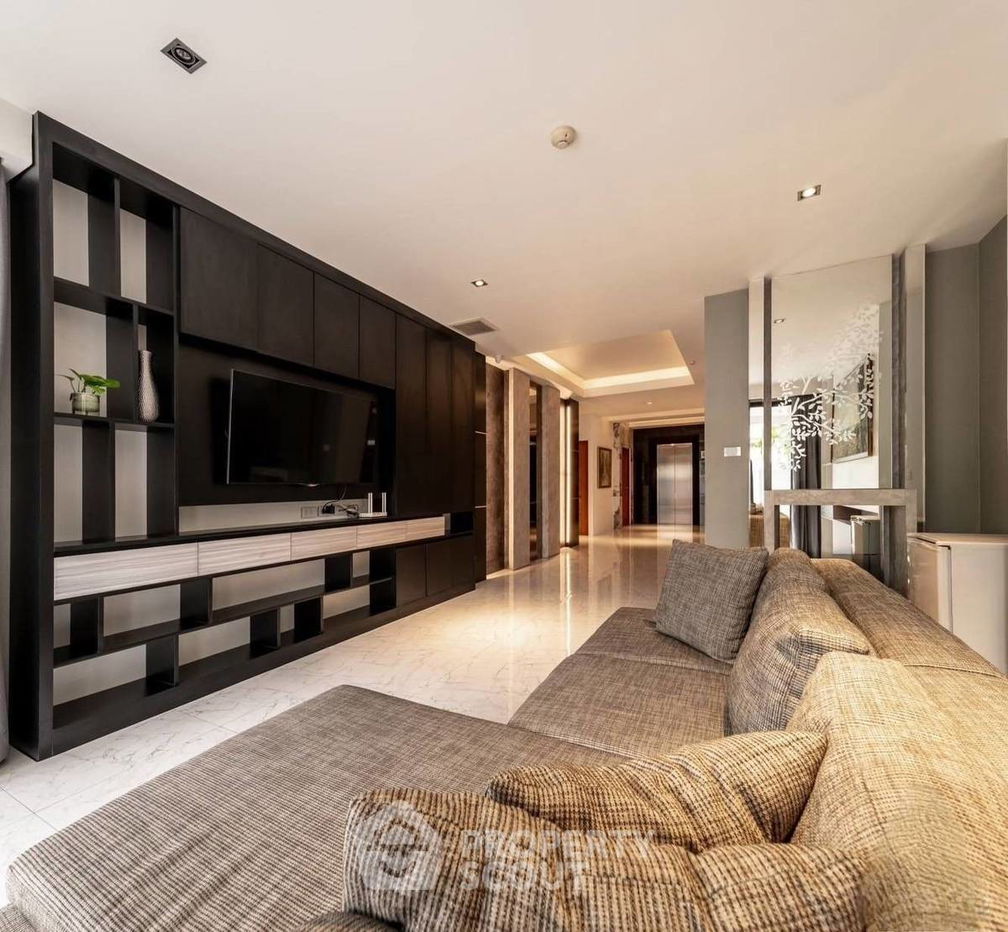 picture 10-BR House near ARL Hua Mak (ID 2047126) - 8/14