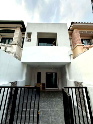 ทาวน์โฮม เชียงใหม่ : ขายทาวน์เฮ้าส์สวย 2ชั้น  “Land&House” เนื้อที่: 18 ตรว.